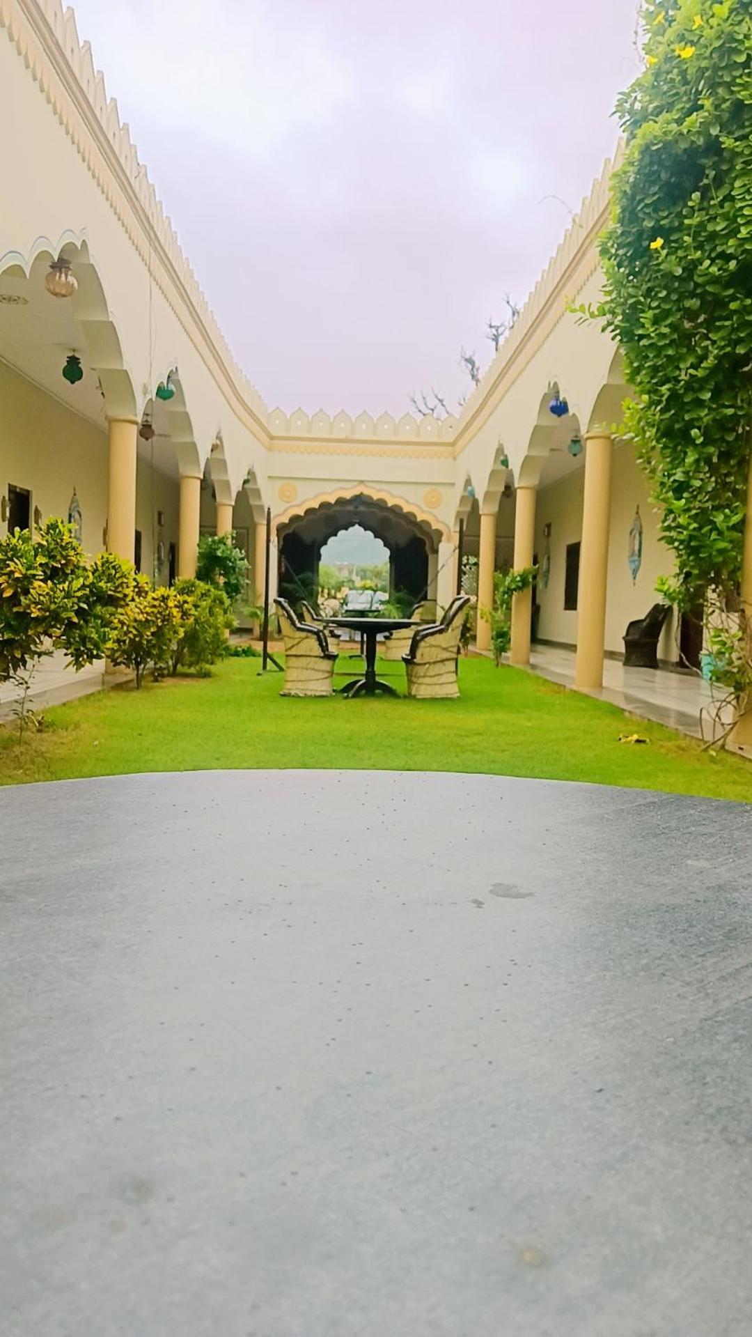 Hotel Mewad Haveli Пушкар Екстериор снимка