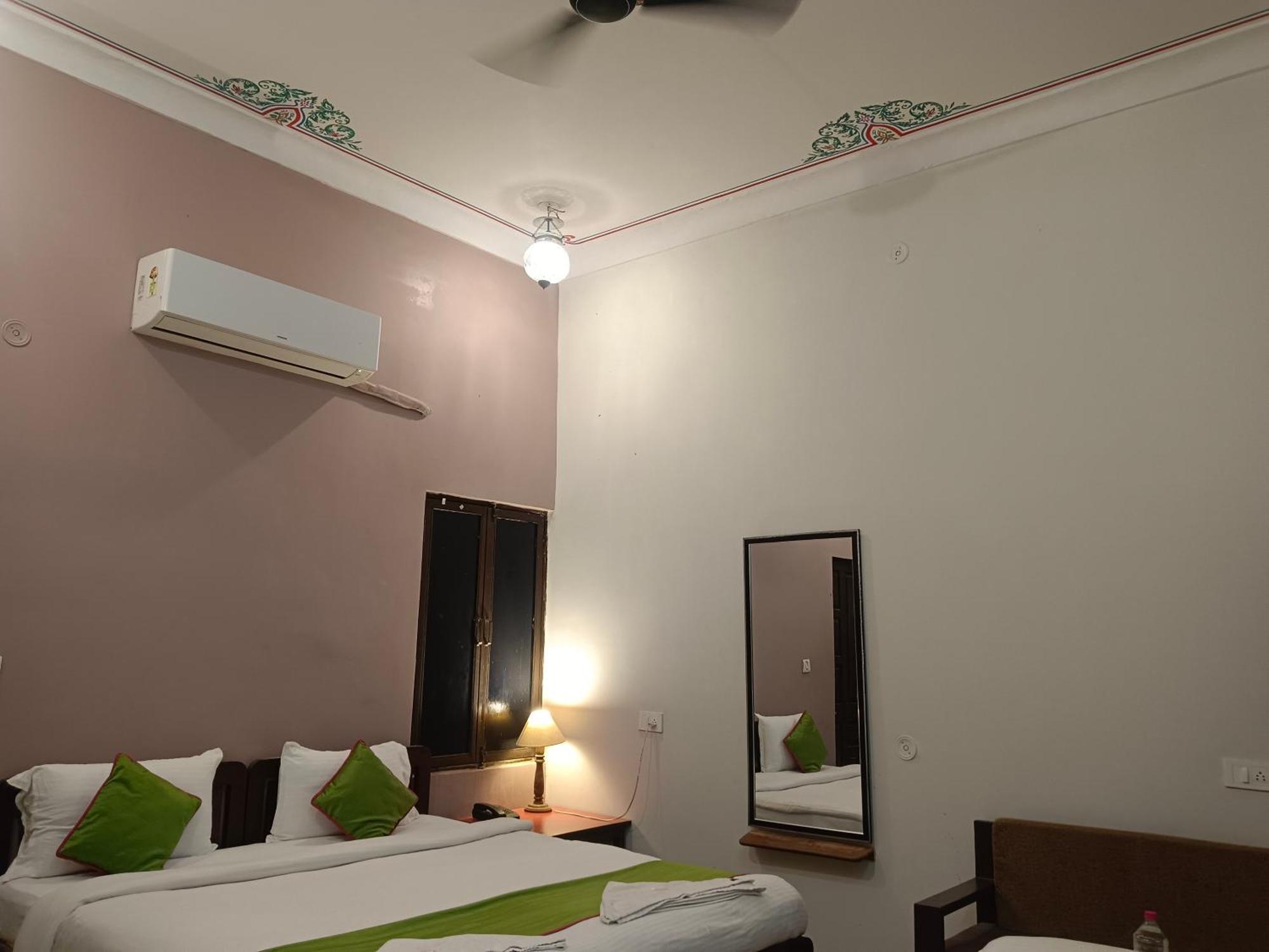 Hotel Mewad Haveli Пушкар Екстериор снимка