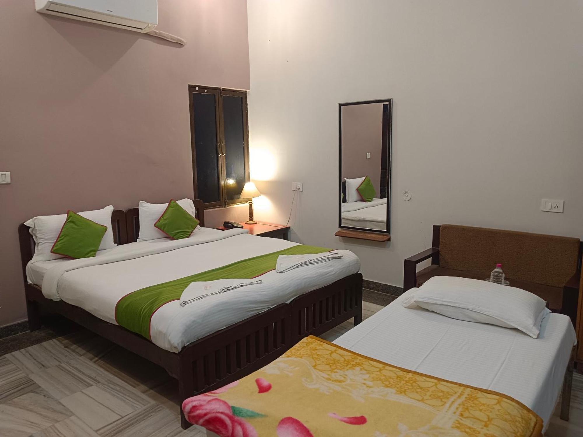 Hotel Mewad Haveli Пушкар Екстериор снимка