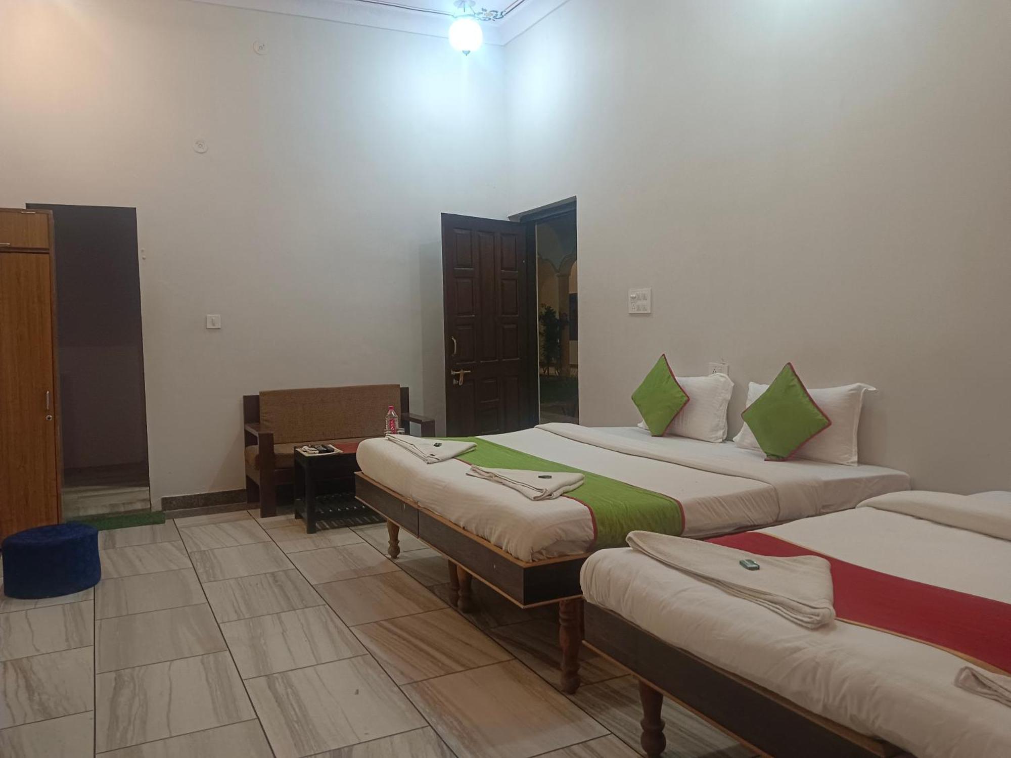 Hotel Mewad Haveli Пушкар Екстериор снимка