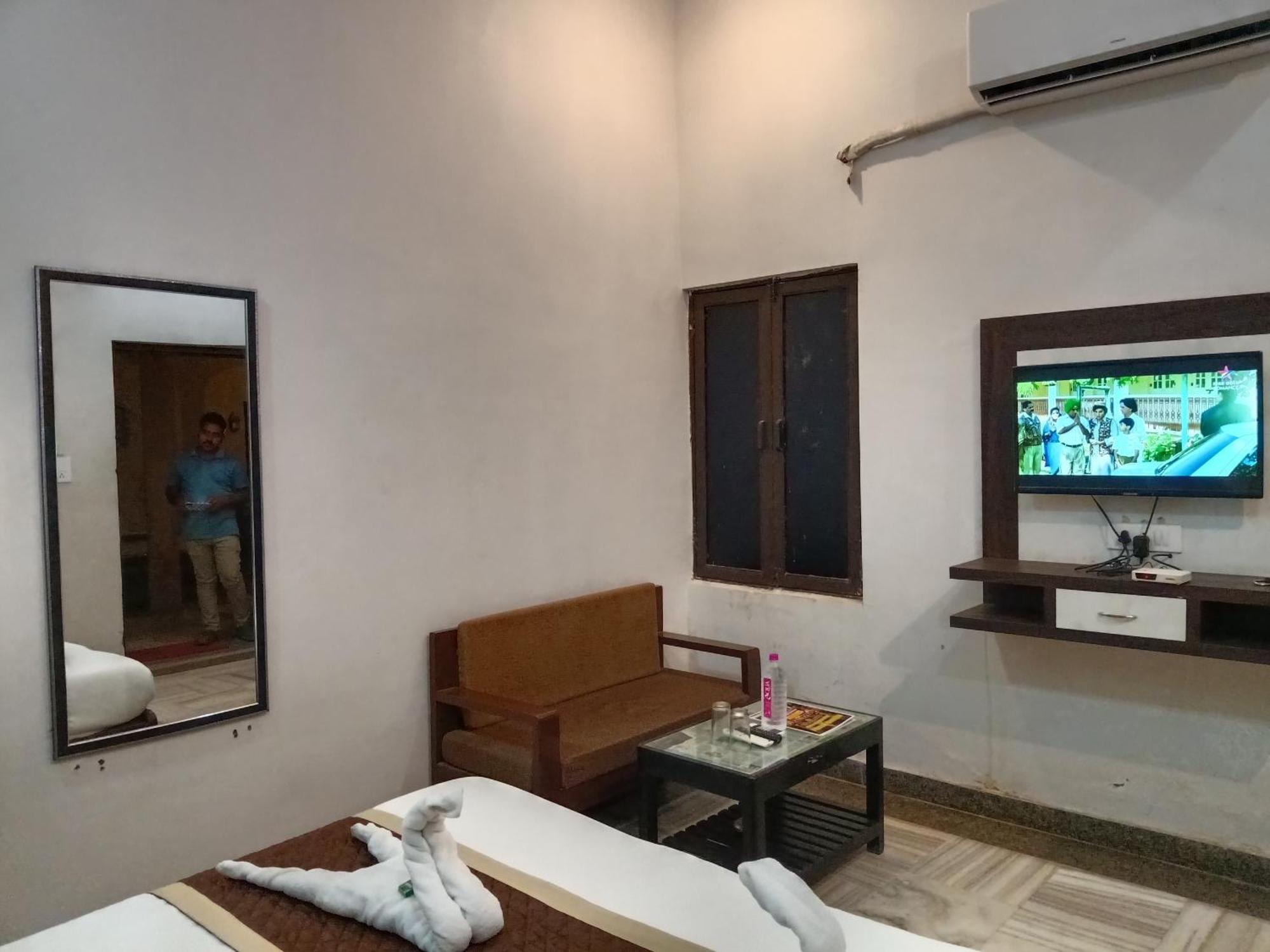 Hotel Mewad Haveli Пушкар Екстериор снимка